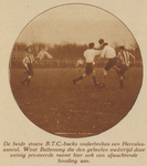 873433 Afbeelding van een spelmoment uit de voetbalwedstrijd tussen B.F.C. (Bussum) en Hercules (Utrecht) in Bussum; ...